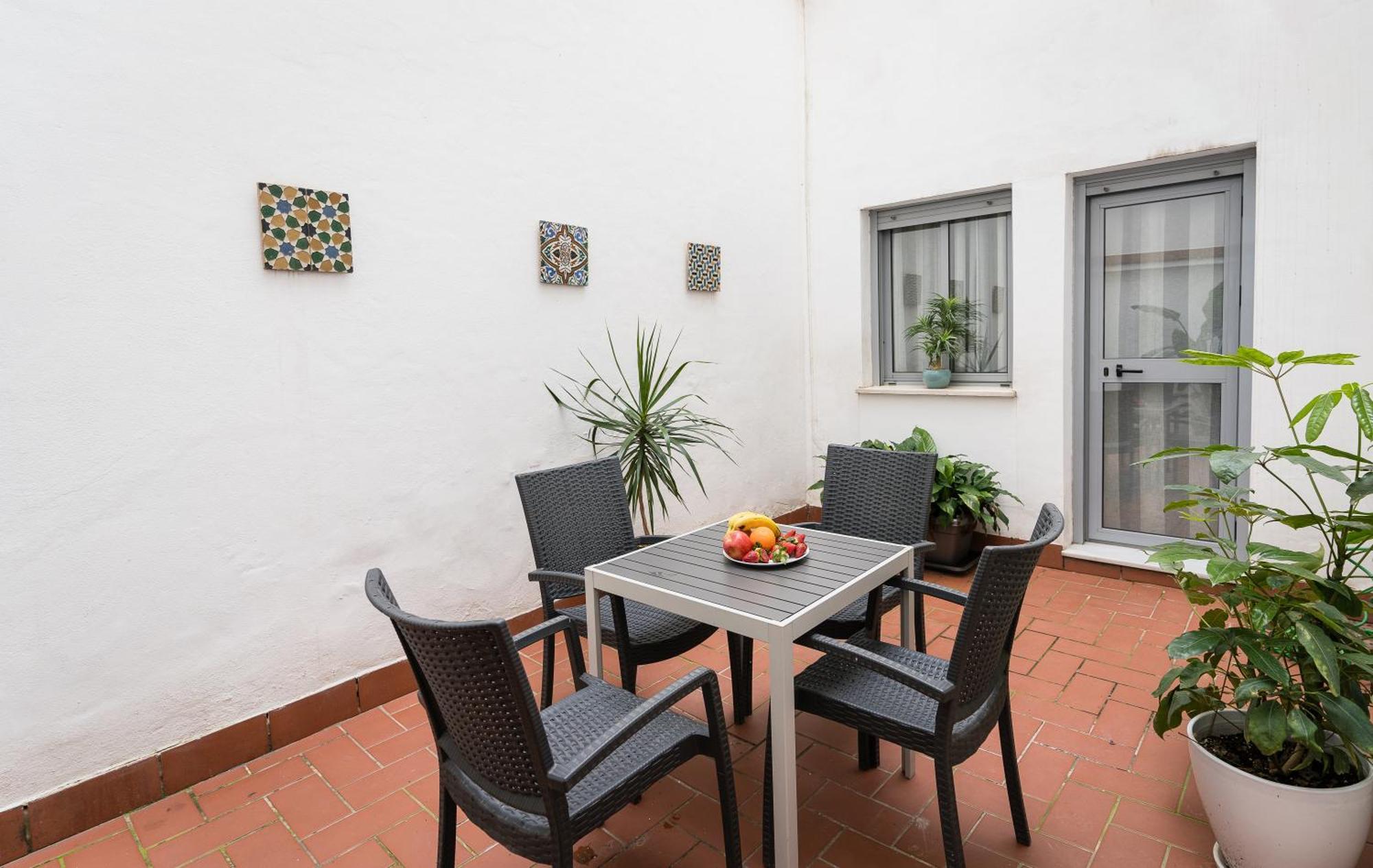 Apartamento Triana Deluxe Con Patio Privado Севилья Экстерьер фото